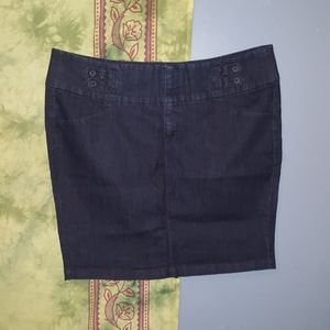 Torrid dark wash denim skirt with button details